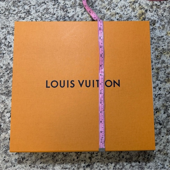 Louis Vuitton Large Box with Ribbon - Authentic - Picture 15 of 16